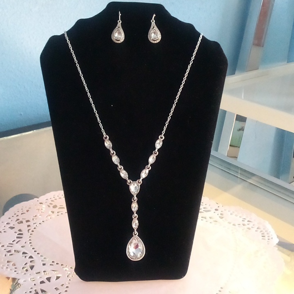 Earrings and bracelet set